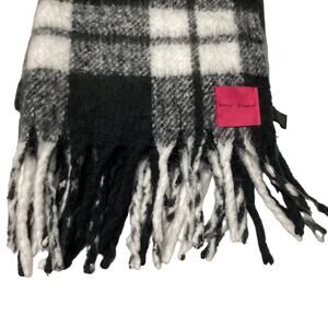 Betsey Johnson Fuzzy Plaid Blanket Throw Wrap Ruana Fringe Trim Black & White